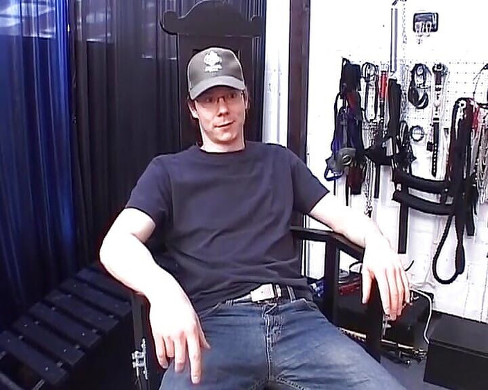 Deutsche XXX Filme: Pelacur semok jerman dientot di penjara bawah tanah majikan dominan