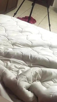 Sexo marroquí, una mujer marroquí casada estaba teniendo sexo con su vecino en su casa