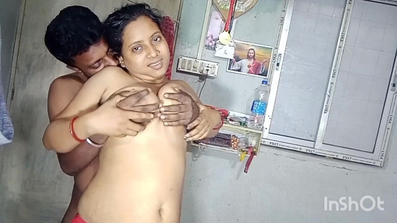 Desisupar93: プリヤ・バビのホットなおっぱい