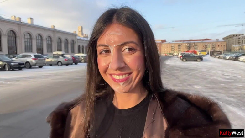 Katty West: Dívka souhlasila, že bude chodit s cizím spermatem na tváři - Cumwalk