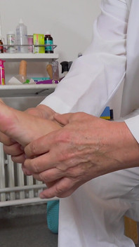 Silikon bomba barbie esm yeni göğüslerini göstermek için geldi