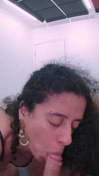 Brasileña Delgada Y Peluda Está Follando Con Su Vecino