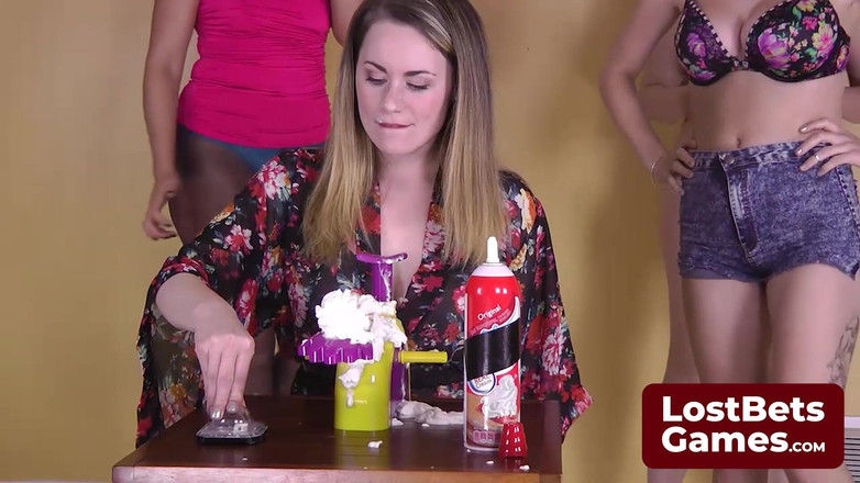 Lost Bets Games: Permainan pancutan muka bertelanjang yang menakutkan di mana awek bergilir-gilir