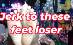 RedIvy420: Ruk aan mijn voeten loser