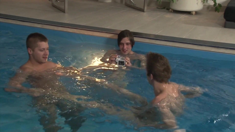 Bareback Boy Bangers: Gay dudes fuck by the swimming pool