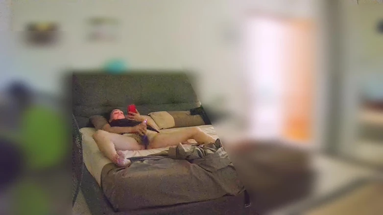 Chupita84: Secretamente assistindo esposa se masturbando em casa sozinha