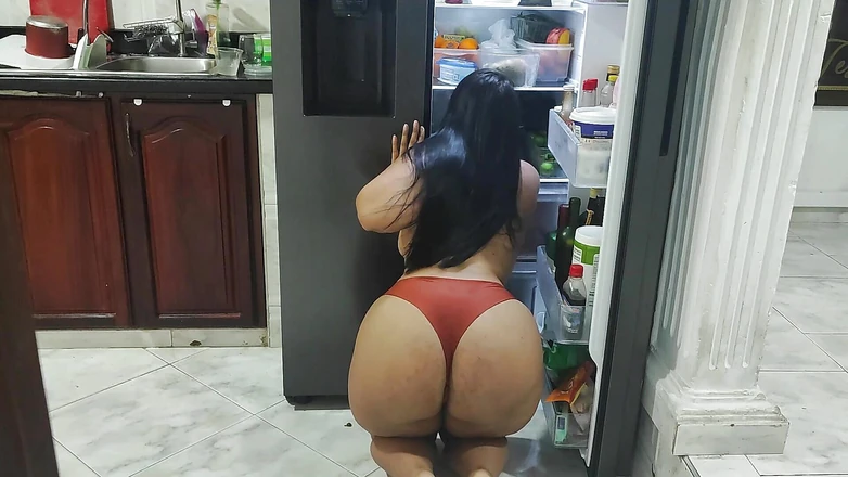Katrina4deluxe: Girl with huge bbw ass and big tits is starving...