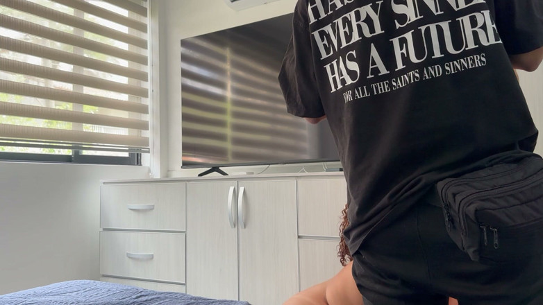 Hanna Miills: Behind the Scenes Stepmother with a Big Butt and Stepson...