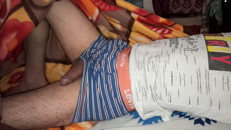 Desi__Panda: Vay canına üvey erkek kardeşimin yarağı penise ilk kez iç çamaşırıyla dokunuyorum