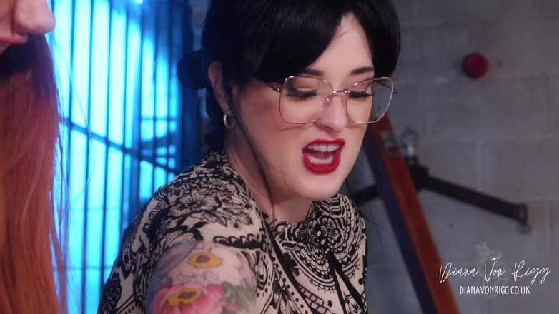 Diana Von Rigg: Make a Twink Ochutná (povzbuzováno Obdivem Bisexuálních Zadků) Ft Diana Von...