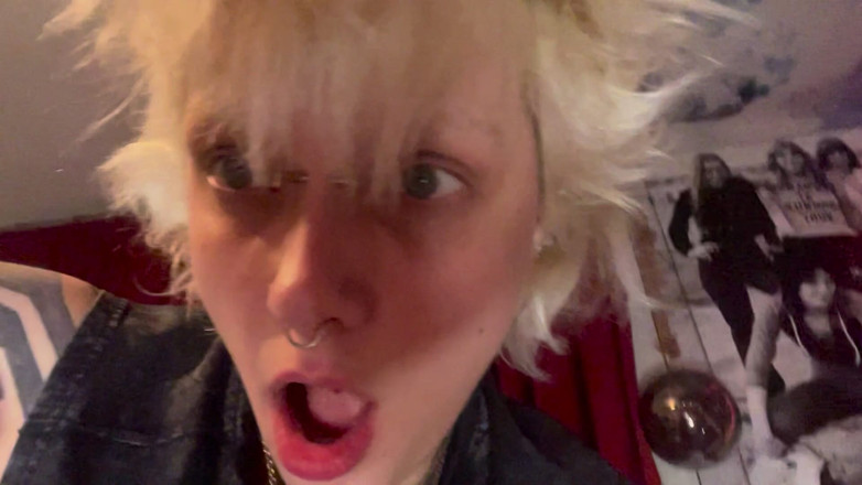 Glitterqueen1999: การแข่งขันมวยปล้ําอย่างรวดเร็วกับหนุ่มตัวเล็ก Giantess