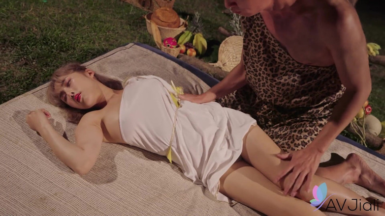 AV Jiali: Interview Leads to Sexual Daydream for Li Nana
