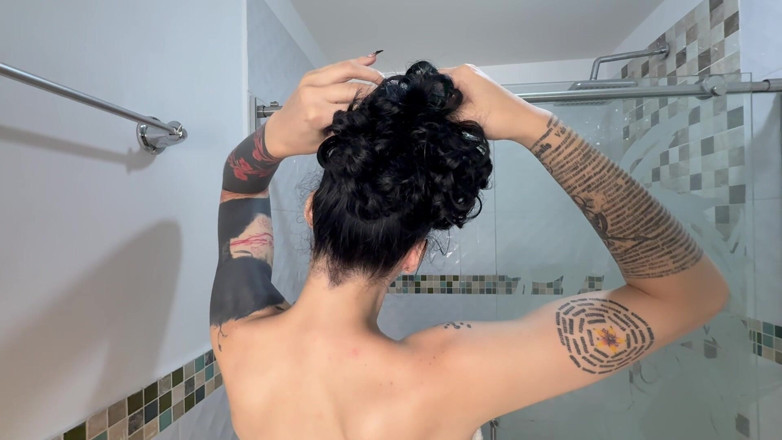 Michelle Kink: Golden Shower About My Hair