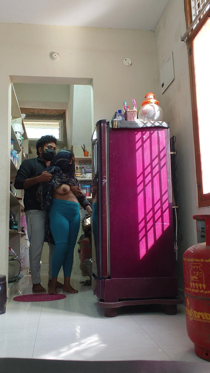 Sajjas: Chica india en Kichen