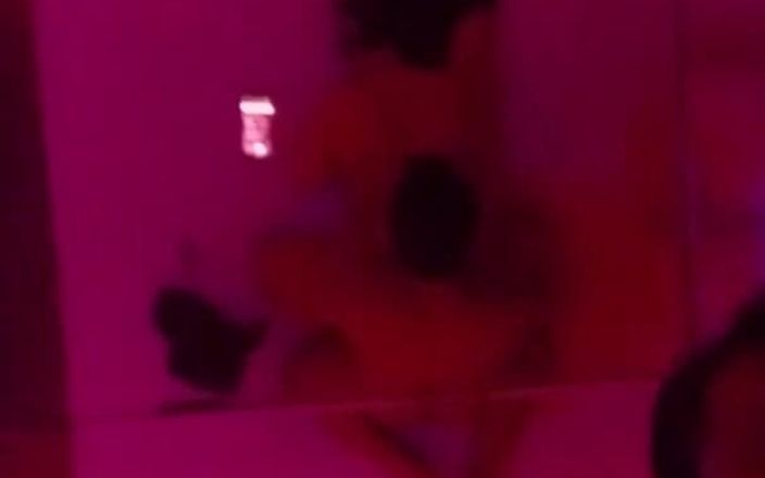 LartCouple: Tavan aynasının altında amını ve göt deliğini sert sikiyor - sert...