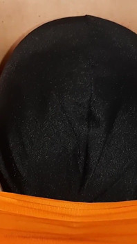 Mon esclave lesbienne m’a rapidement amené à l’orgasme pendant que mon deuxième esclave se repose à proximité