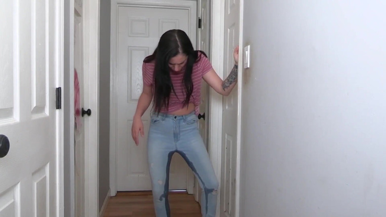 Quinn brooks: Bathroom Door Stuck Pants Pissing- Wmv