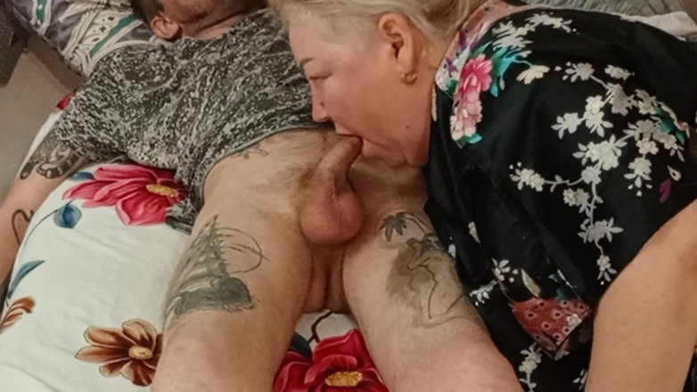 Zona901: La matrigna fa un pompino e ingoia tutto lo sperma