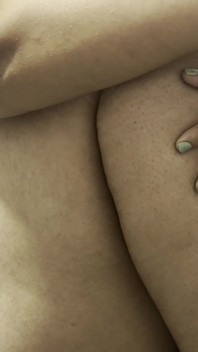 Flicka knullar med sexleksak och ung pojke