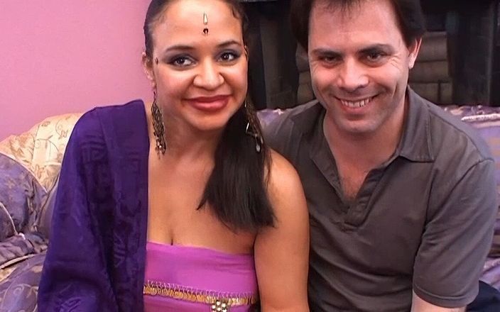 My Porn King: Tímido casal amador indiano está fazendo seu primeiro vídeo pornô