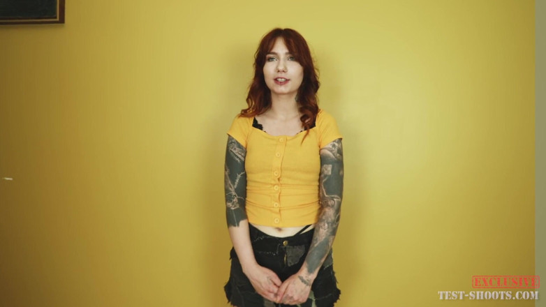 Test-Shoots: Черр татуйована тінка на оголеному відео кастингу