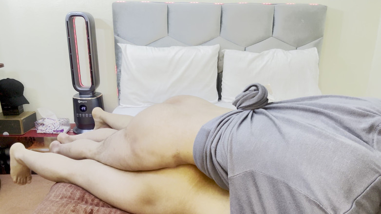 Hakimi ibrahimi: Un Ragazzo Con Un Pene Eretto Caldo Cavalca Il Culo...