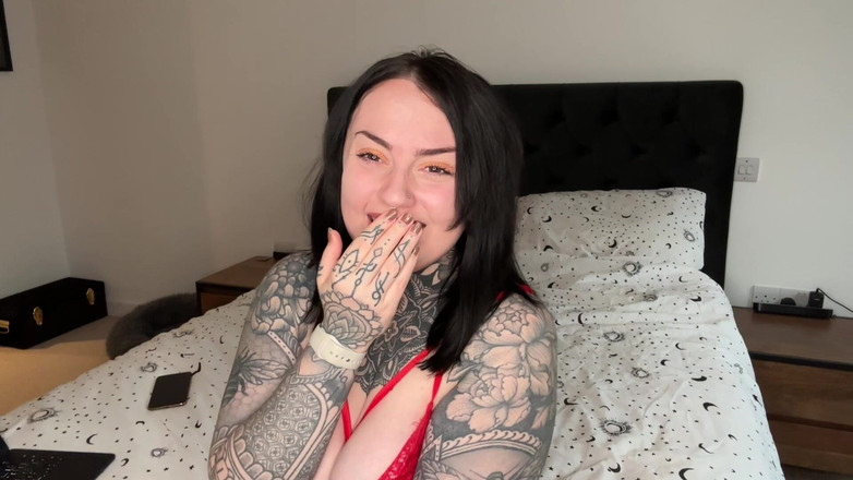 Miss Valentina: Te klein