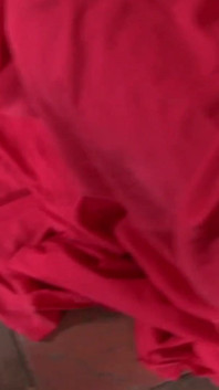 Tante seksi rambut pirang dengan toket besar lagi asik masturbasi sendirian pakai mainan seks
