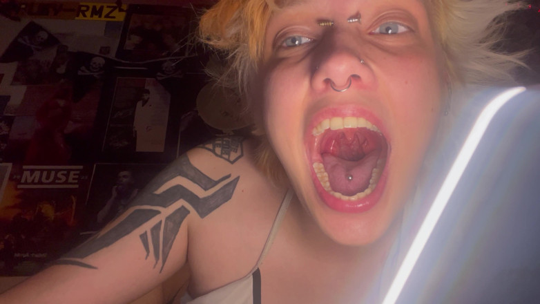 Glitterqueen1999: Goth Girl No Makeup Mouth Tour! Tongue Teeth 
