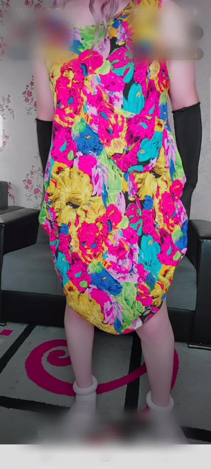 Kitty_Cross: Blonde Bombshell Chronicles: Mengungkap Kekuatan Yang Mempesona dan Karisma Magnetik...
