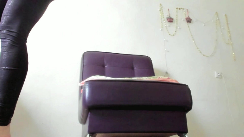 Rarible Diamond: लकड़ी के फ्लिप फ्लॉप में घूमना