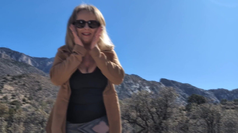 Little Linda: Cum Hiking dengan Saya