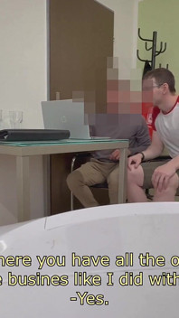 Mike se fait baiser lors d’une consultation avec le courtier pour la première fois