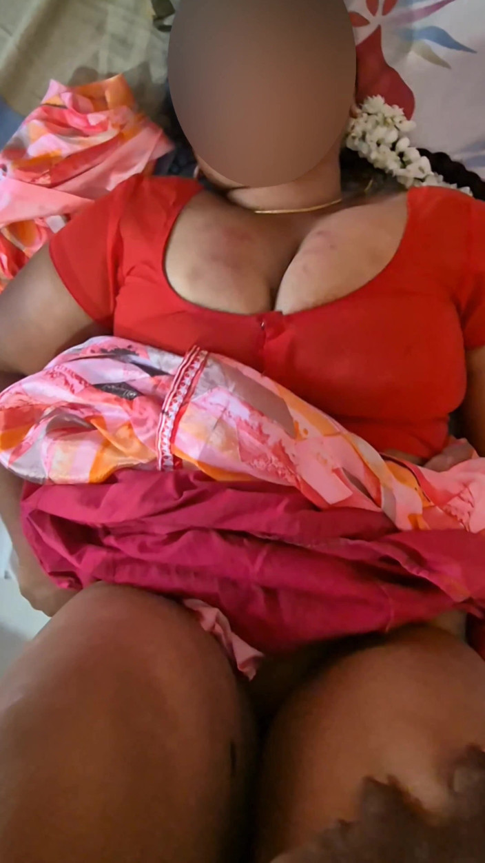 Black & white desicat: Hot Indian Stepaunty Sreejaa in Saree Blouse Juicy Tits Juggling...