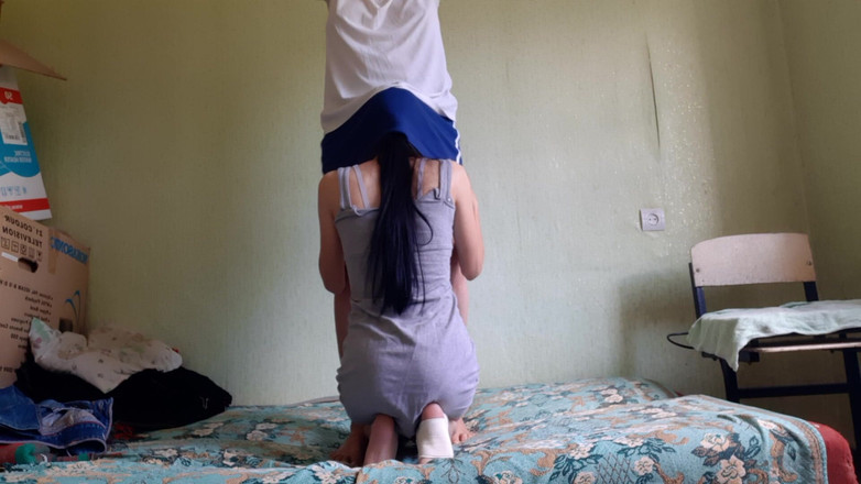 Lesbian-candys: Kiedy byliśmy sami w domu, uwiodłem macochę mojego chłopaka