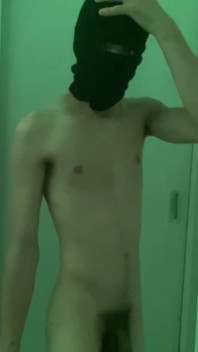 Je Jouis Fort En Montrant Mon Cul Et Ma Bite Latine