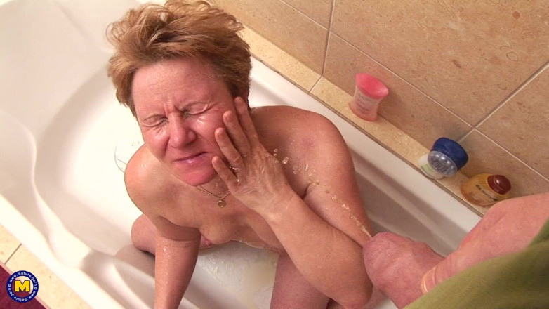 Mature NL: 她喜欢生活中漫长的东西