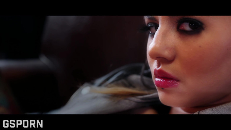 Romantic & Sensual 4K: Film complet cu sex romantic cu sex anal și lesbian și vedete...
