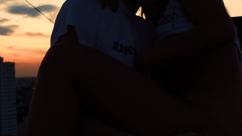 YeahHanna: 대학 옥상에서 여친에게 빠른 섹스를 선사해