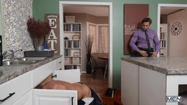 Erkekler - Dom King'in evlenmeden önce eşcinsel bir tesisatçının çekiçle sikişmeye ihtiyacı var