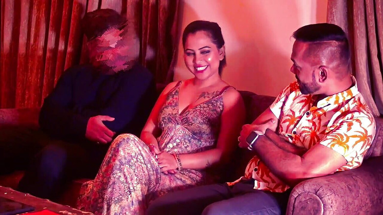 Anjalisingh_sexy: Hoirny Tina ने अपने दो दोस्तों के साथ हार्डकोर तीन लोगों वाली चुदाई की