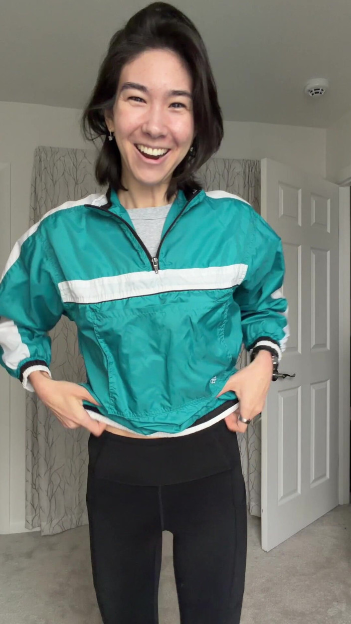 Ms_Emmy_Lynn: Pakaian Asia kurus yang comel dalam striptis hari ini