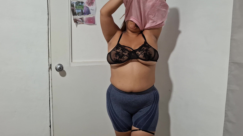 SugarPose: Сапфир раздевается и скачет на дилдо