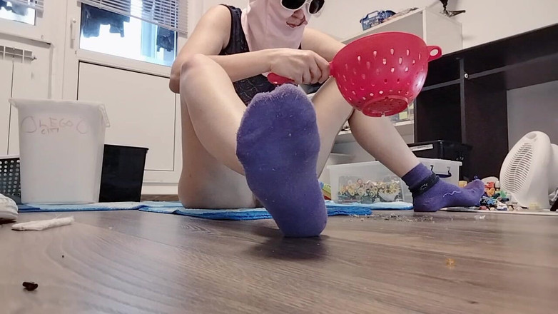 Amateur_MS: 素人妻が家の中で裸で掃除機をかける