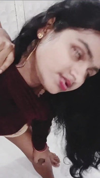 Indian Wife in Maroon Top Hot Oral Sex - Homemade Couple