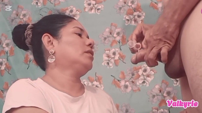 Valkyrieandluigy: Söt flicka suger utsökt deepthroat