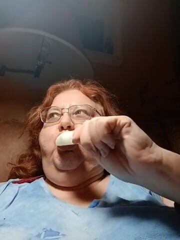 BBW nurse Vicki adventures with friends: Manger une glace glacée