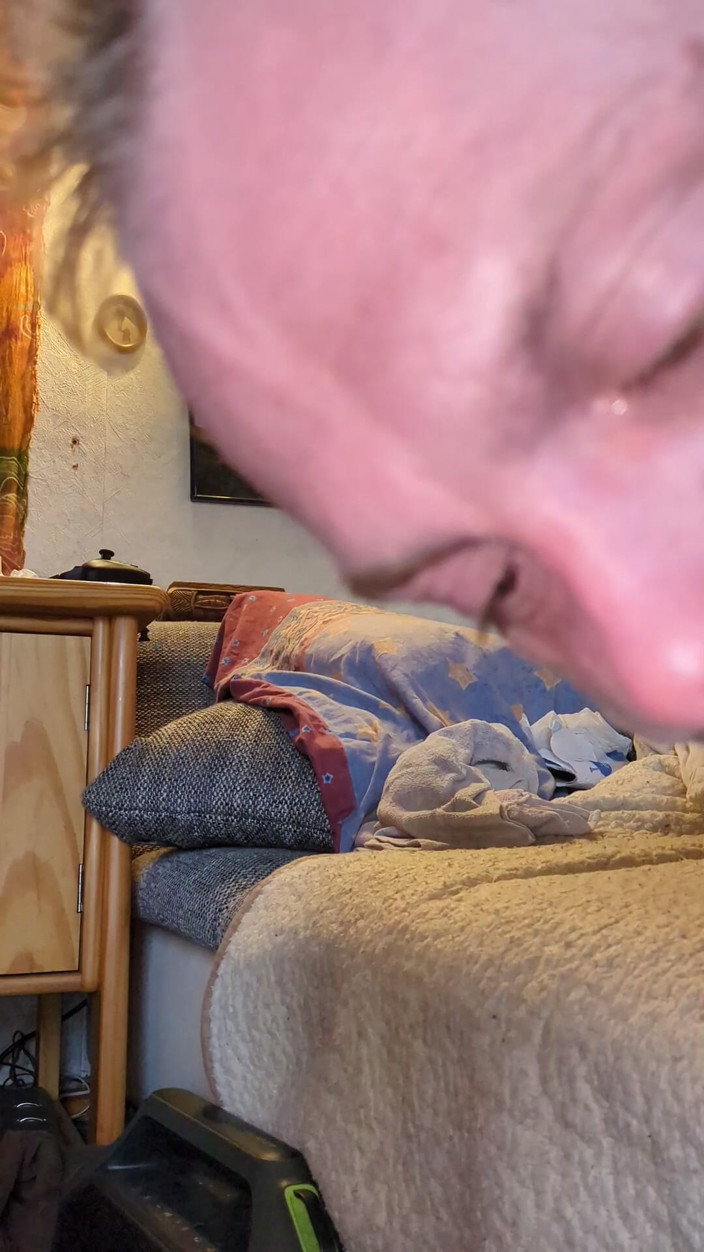 Deepthroat Madness: ถ่มน้ําลายเลอะเทอะเล่นน้ําลายอย่างเข้มข้นและเย็ดคอลึก