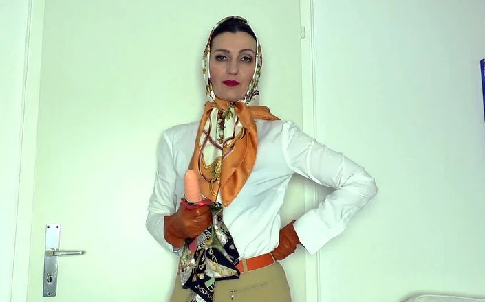 Lady Victoria Valente: Headscarf tình nhân: khăn quàng lụa joi