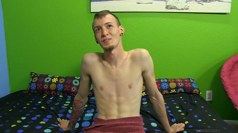 Lollipop Twinks: Chris quiere probar un trío ¿Nadie?